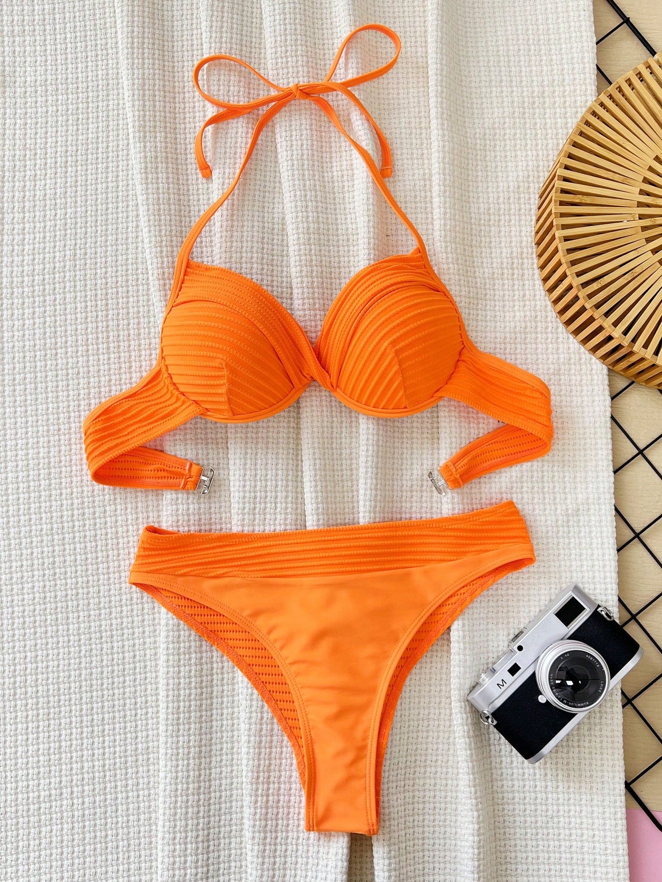 Biquíni Meia Taça Hot Pant Texturizado Drapeado