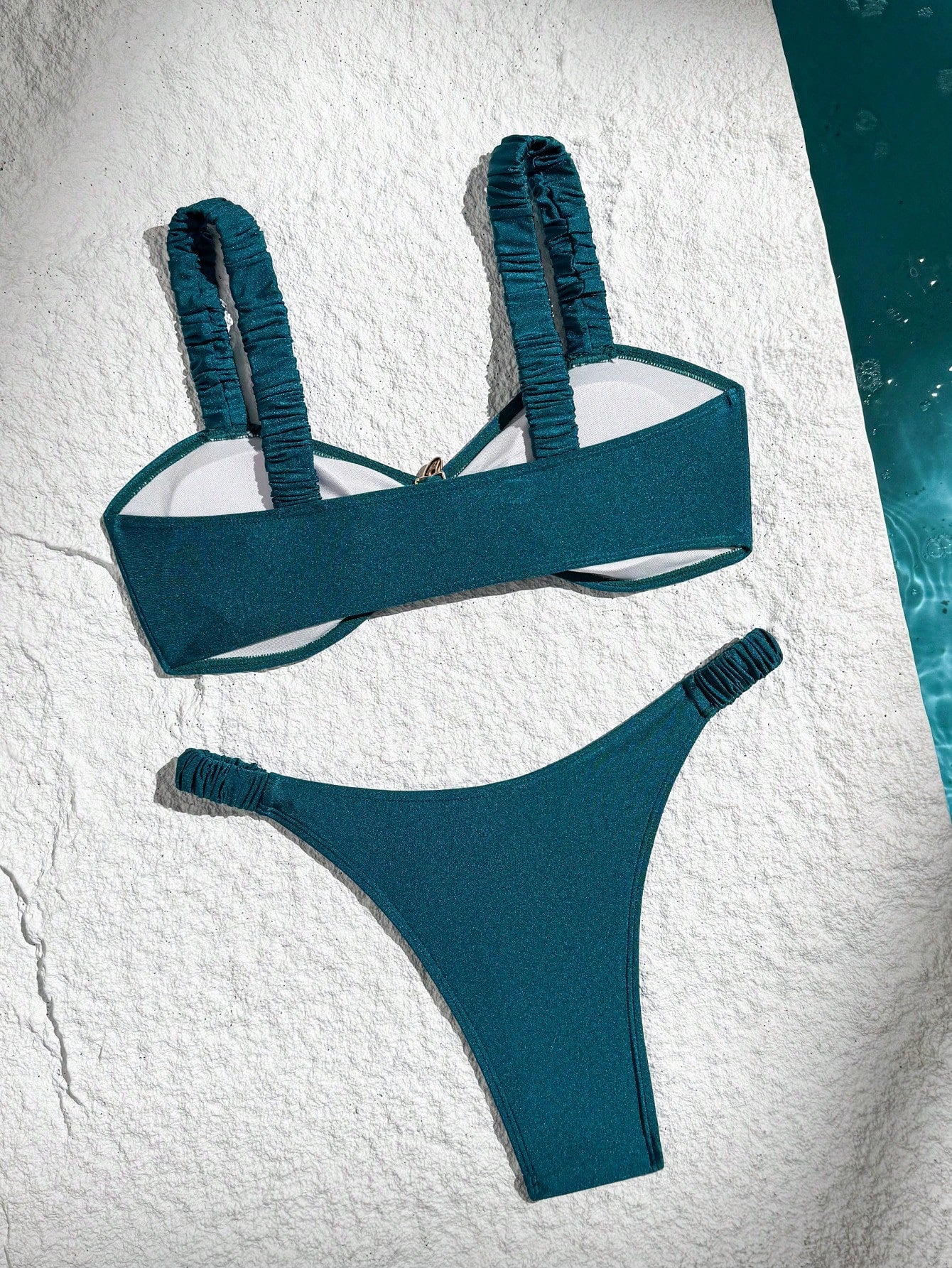 Biquíni Meia Taça High Leg Com Aviamento Estilo Resort