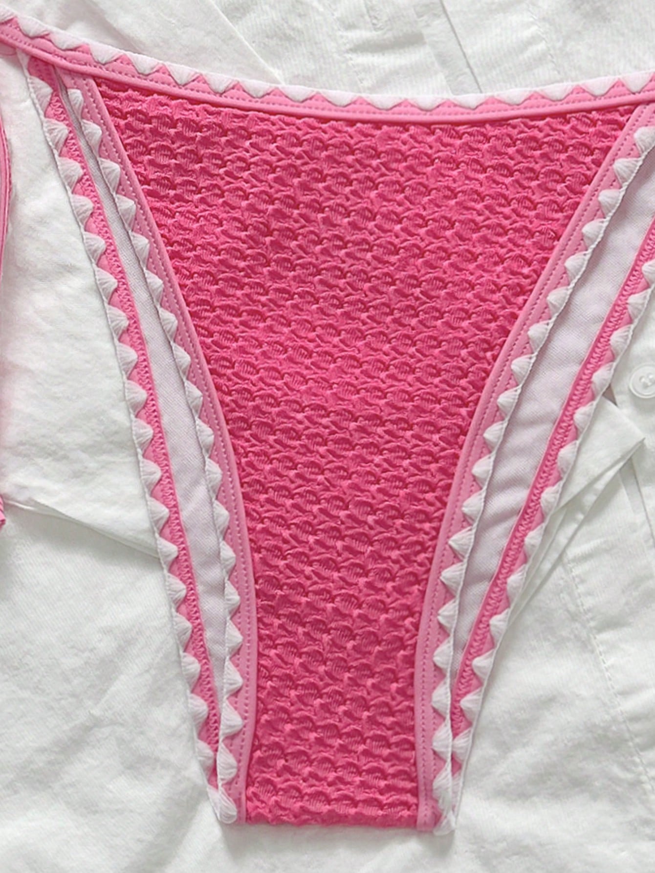 Biquíni Triângulo High Leg Com Amarração Estilo Crochê