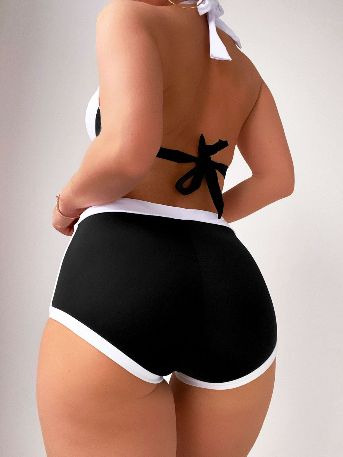 Biquíni Retrô Meia Taça Hot Pant Com Amarração