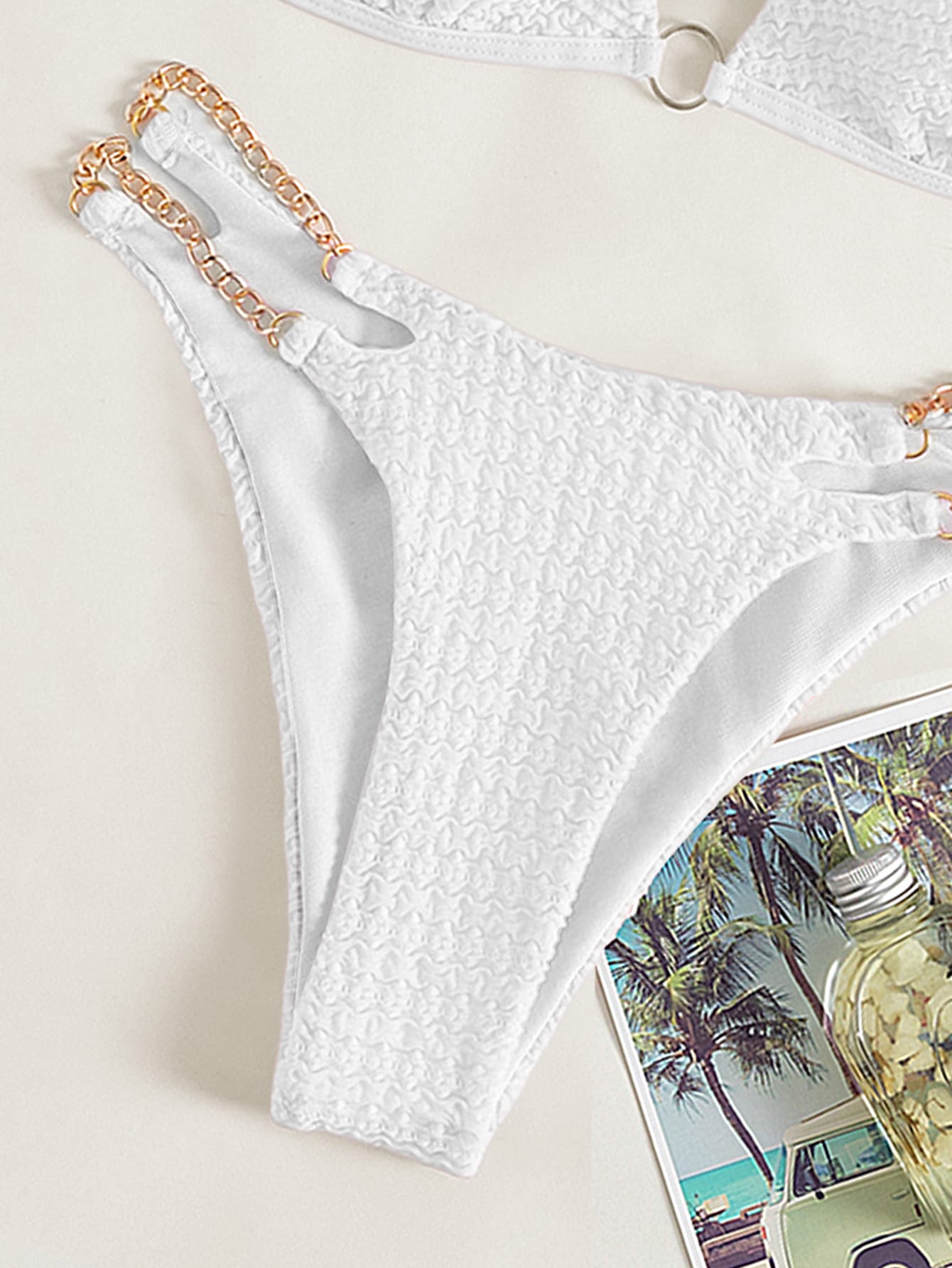 Biquíni Triângulo Texturizado Com Correntes Laterais