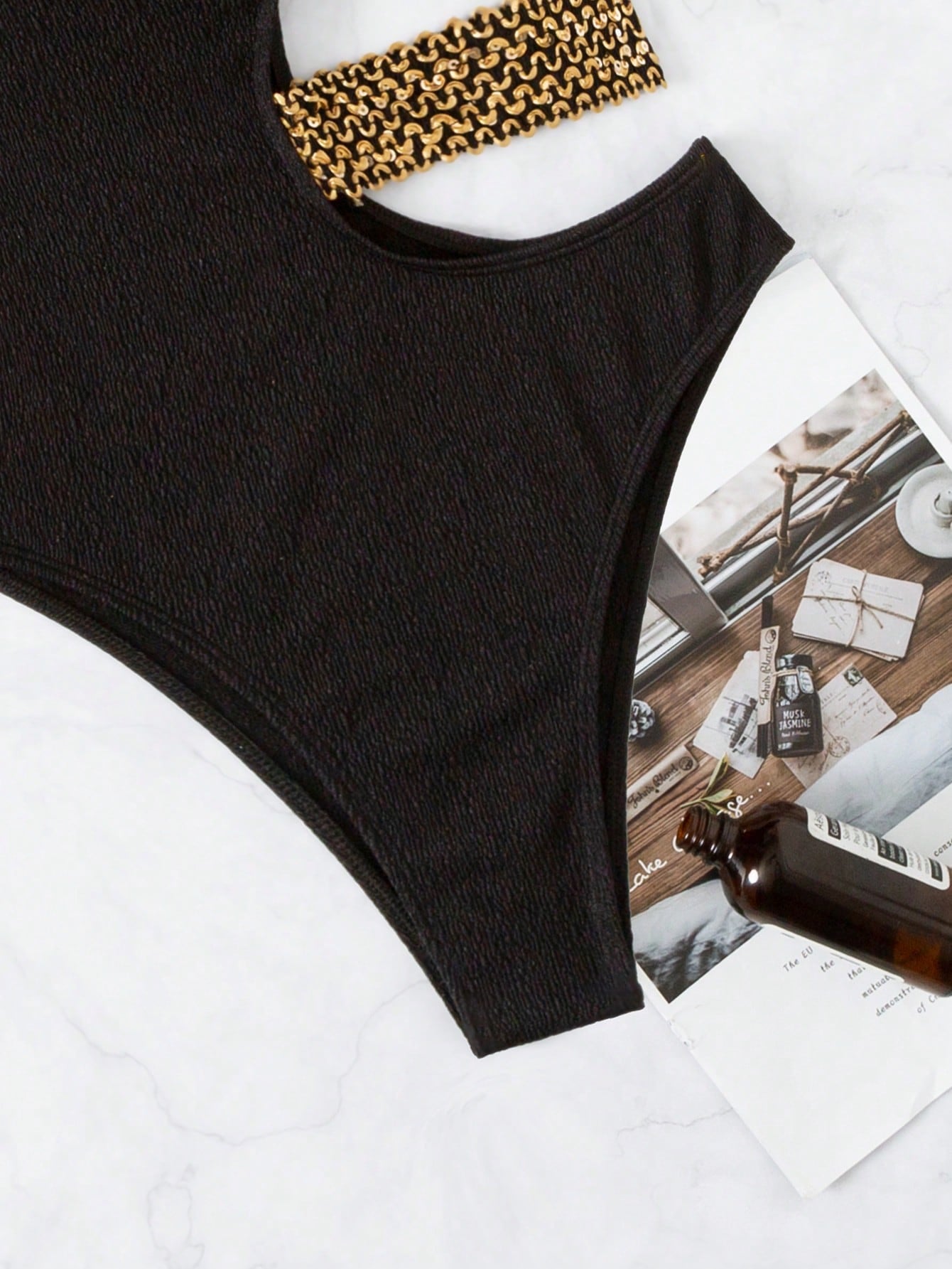 Maiô Um Ombro Só Com Recorte E Detalhe Trançado