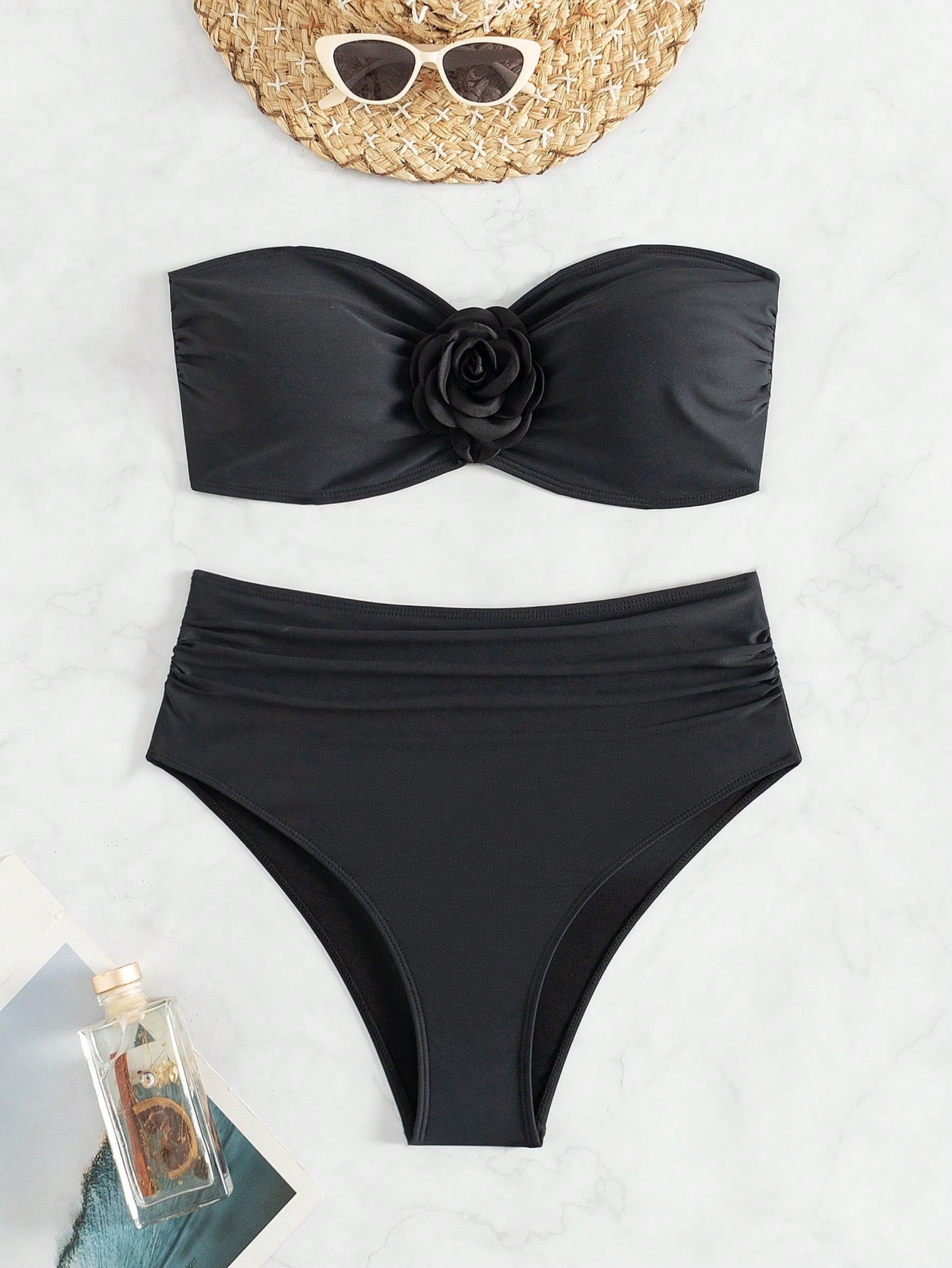 Biquíni Tomara Que Caia Hot Pant Com Flor Central