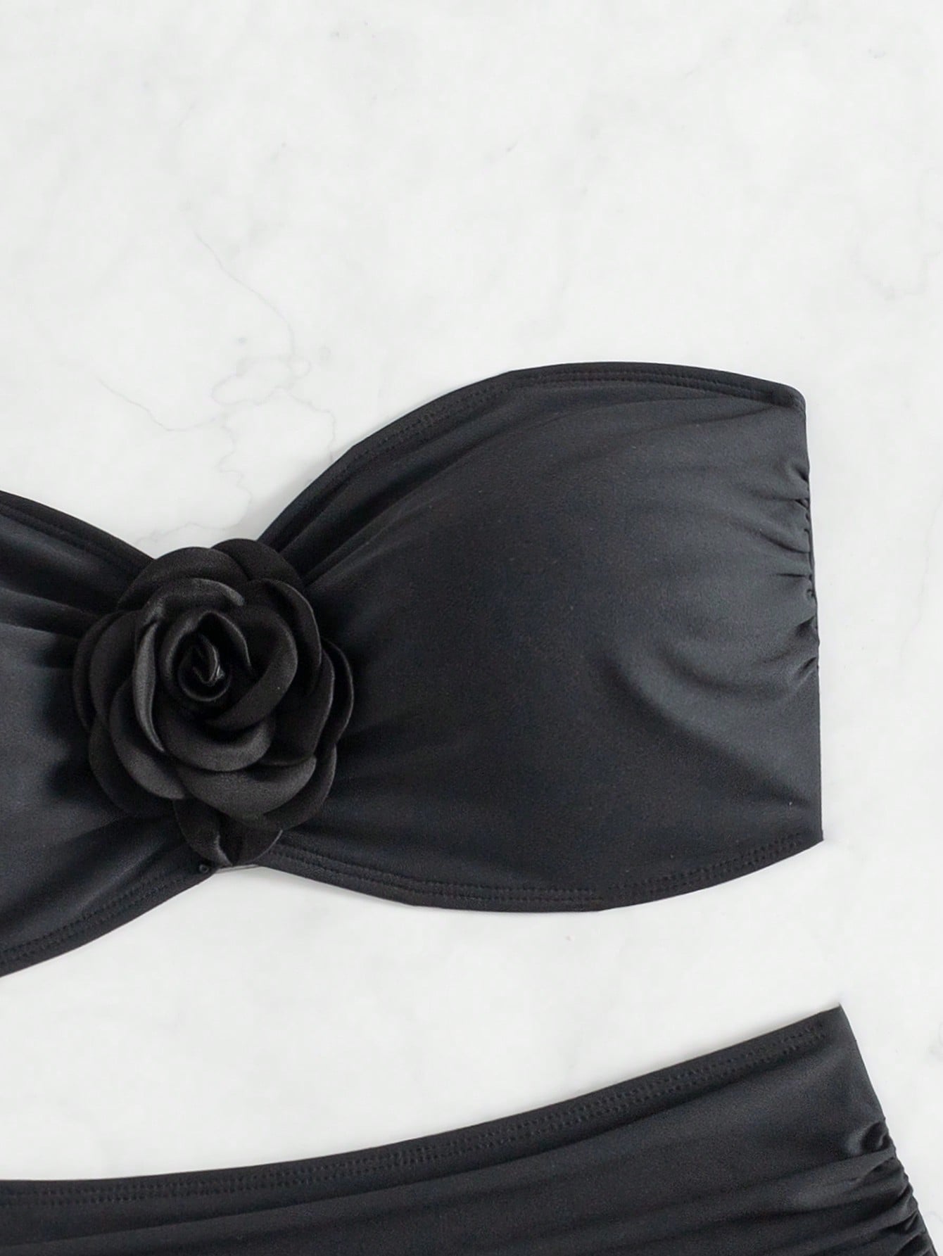 Biquíni Tomara Que Caia Hot Pant Com Flor Central