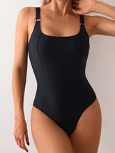 Maiô Decote Reto Com Argolas Nas Alças Estilo Clássico