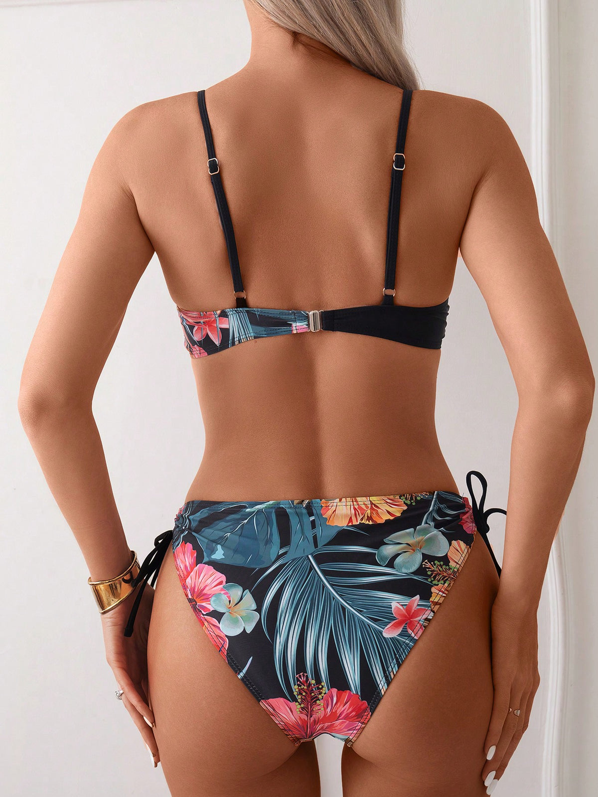 Biquíni Meia Taça Estampa Tropical Com Amarração Lateral