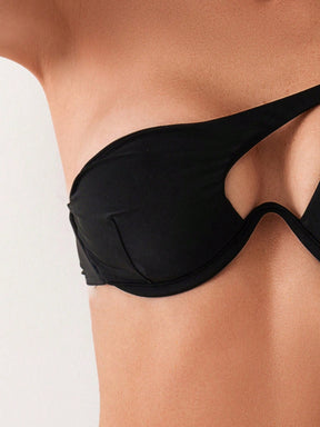 Biquíni Assimétrico Com Recorte E Argolas Metálicas