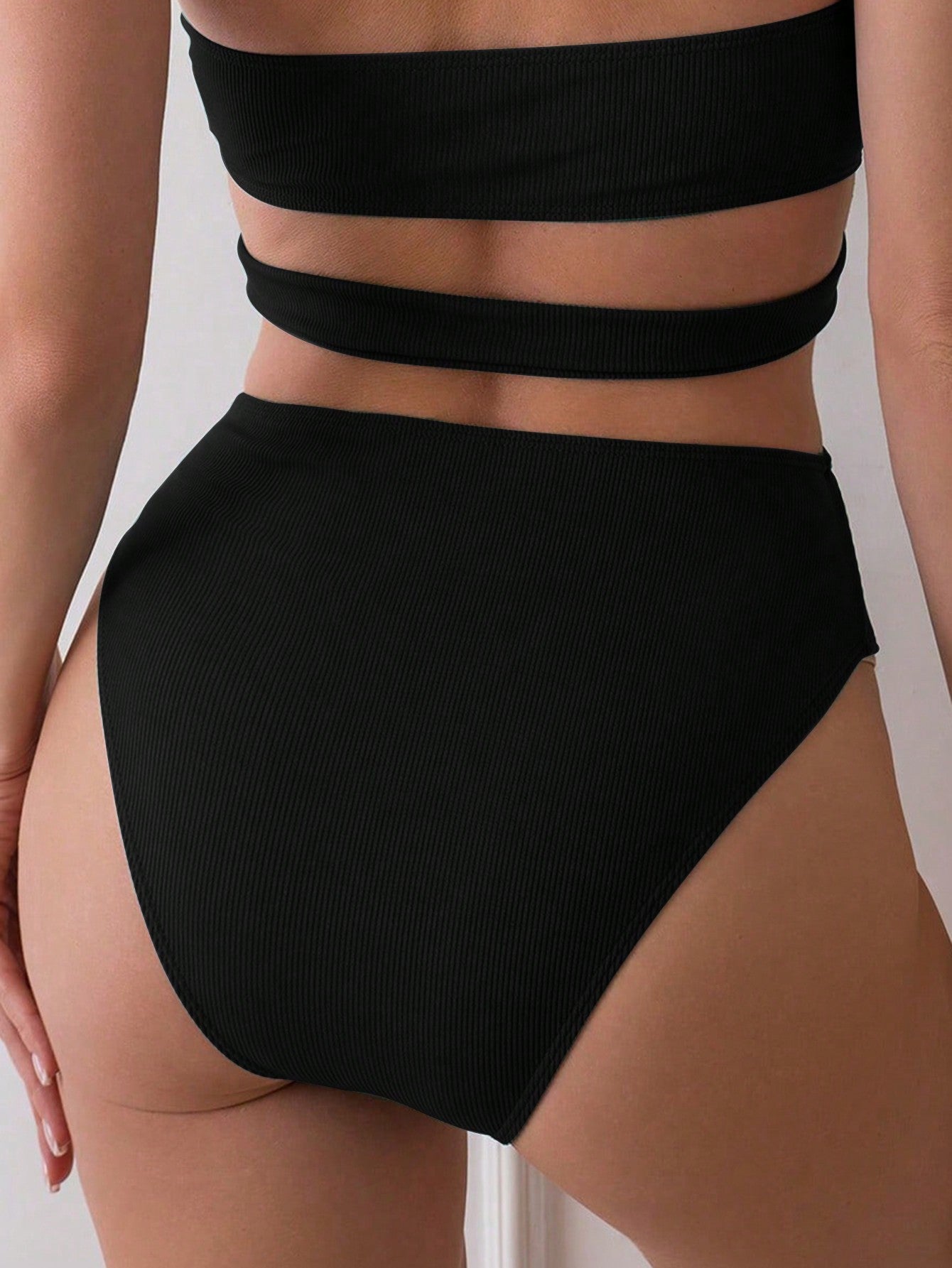 Maiô Frente Única Com Recorte E Argola Central