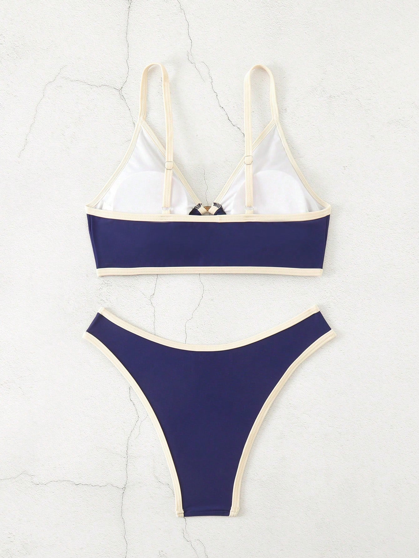 Biquíni Triângulo Com Argola Central Estilo Minimalista