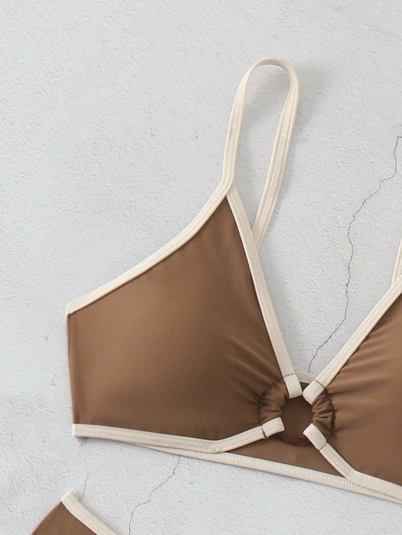 Biquíni Triângulo Com Argola Central Estilo Minimalista