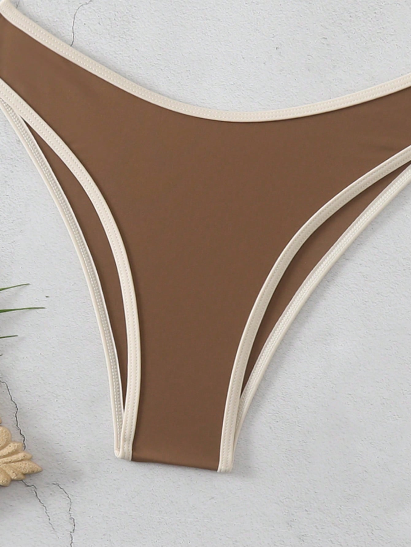 Biquíni Triângulo Com Argola Central Estilo Minimalista