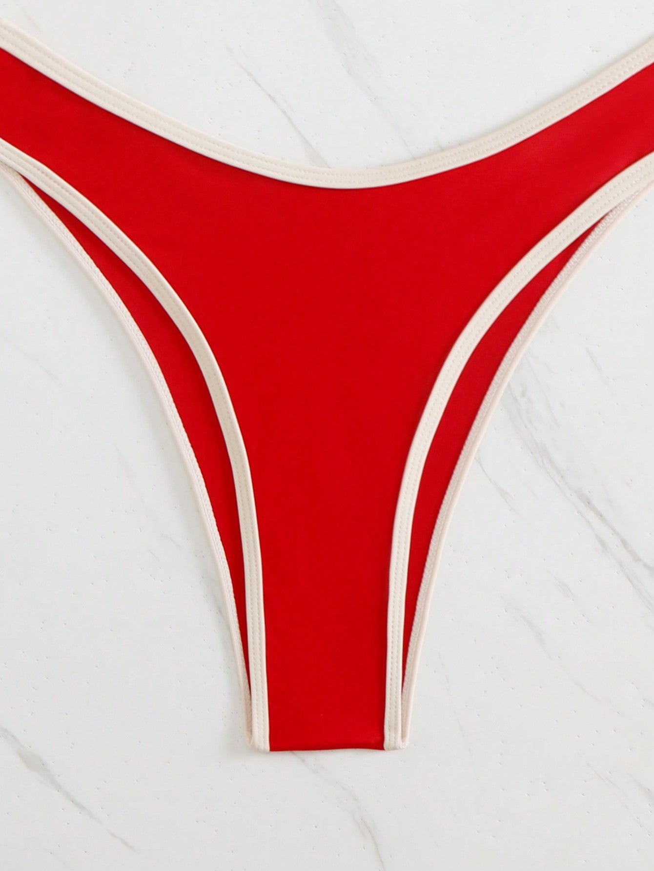 Biquíni Triângulo Com Argola Central Estilo Minimalista