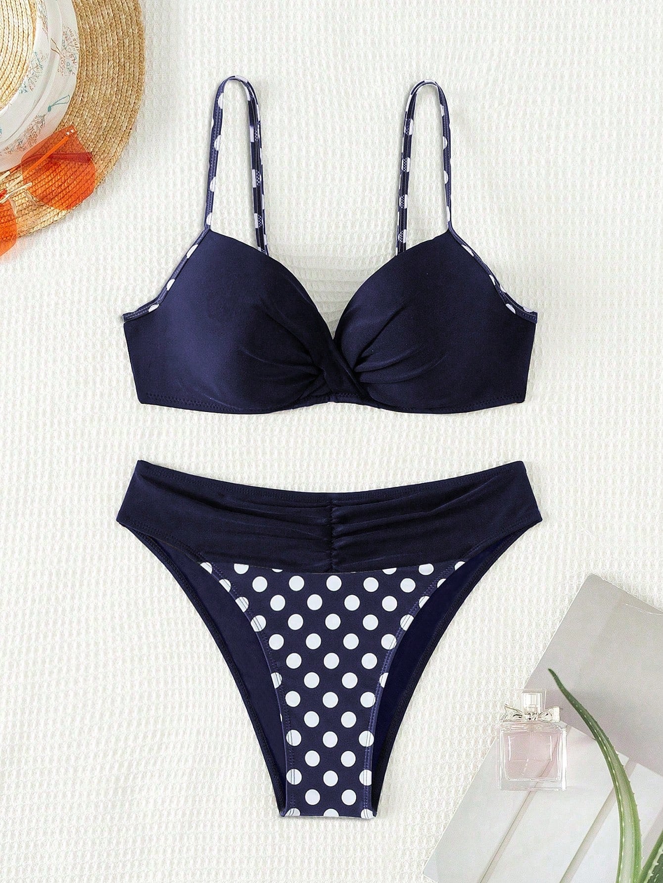 Biquíni Meia Taça Listrado Com Detalhe Cruzado