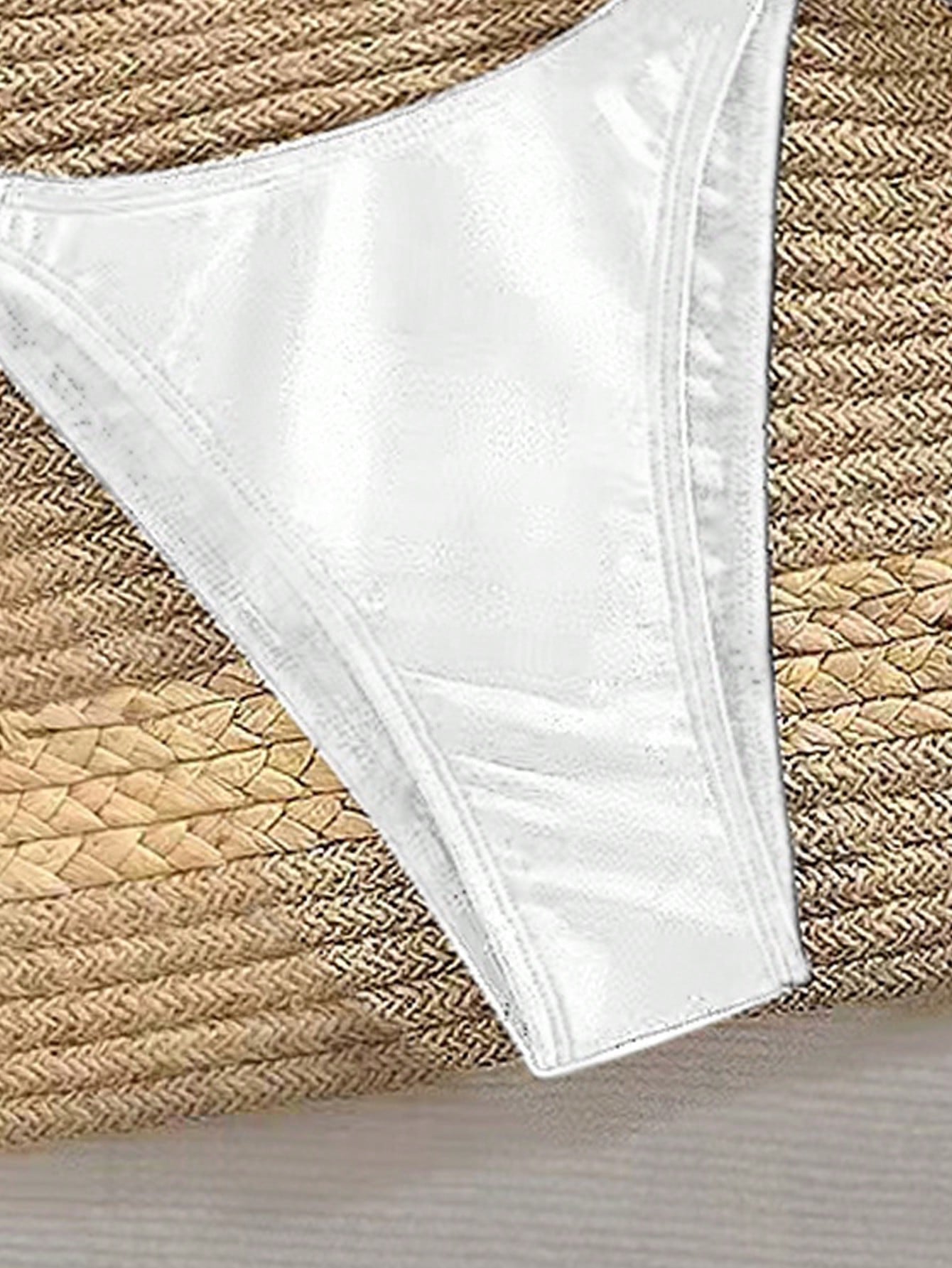 Biquíni Triângulo Com Argolas Douradas E Alças Largas