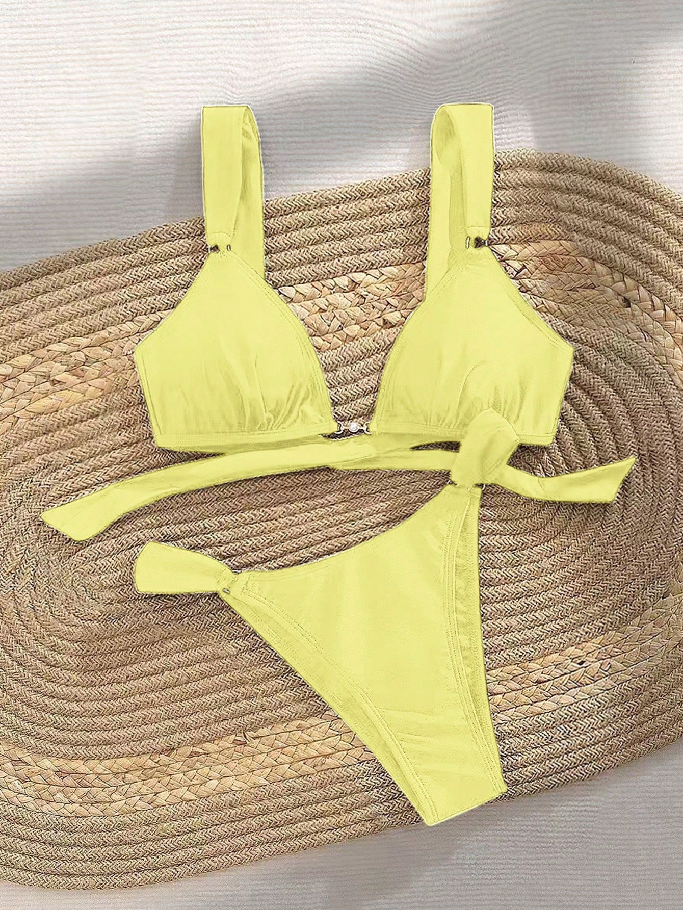 Biquíni Triângulo Com Argolas Douradas E Alças Largas