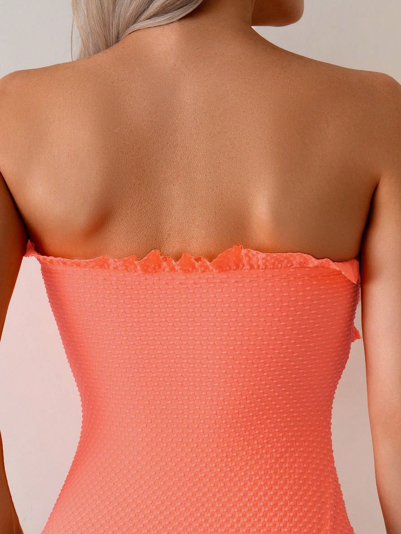 Maiô Tomara Que Caia Texturizado Com Babados Delicados