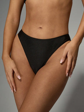 Biquíni Clássico Alças Largas E Calcinha Asa Delta