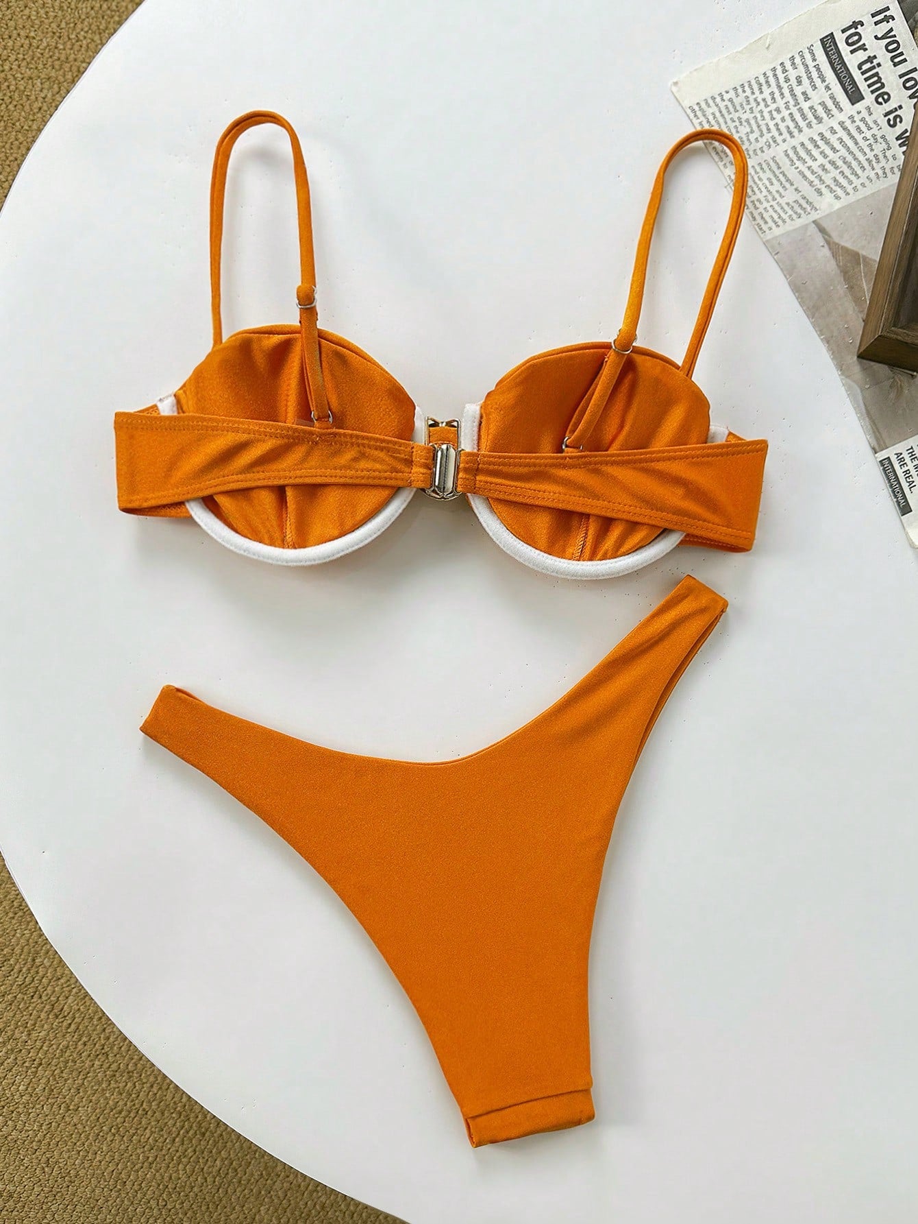 Biquíni Meia Taça Com Aviamento Central Estilo Clássico