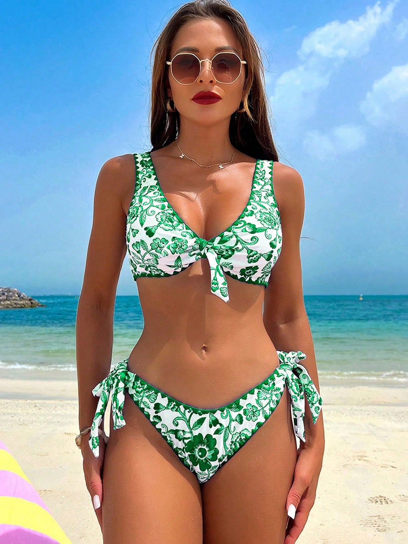 Biquíni Meia Taça Floral Com Laço Frontal E Lateral