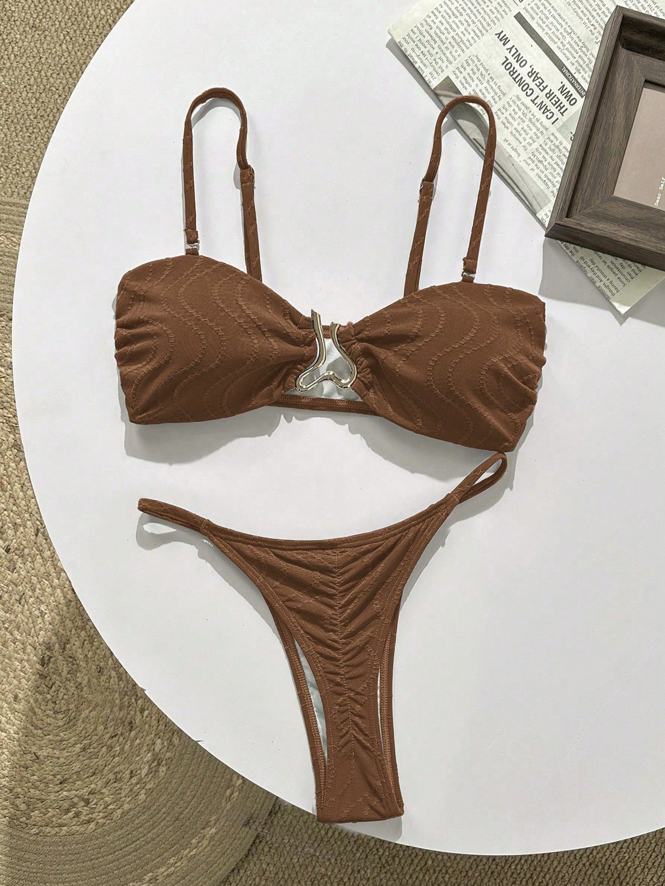 Biquíni Meia Taça Texturizado Com Detalhe Metálico