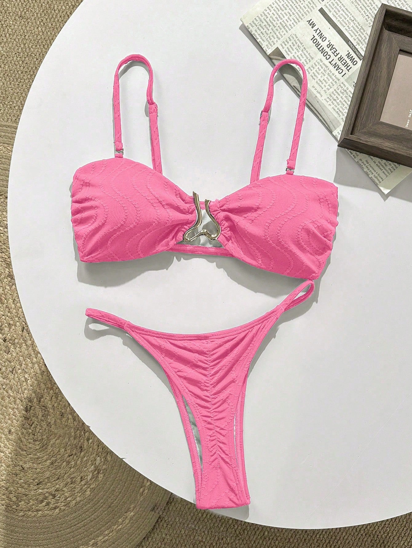 Biquíni Meia Taça Texturizado Com Detalhe Metálico