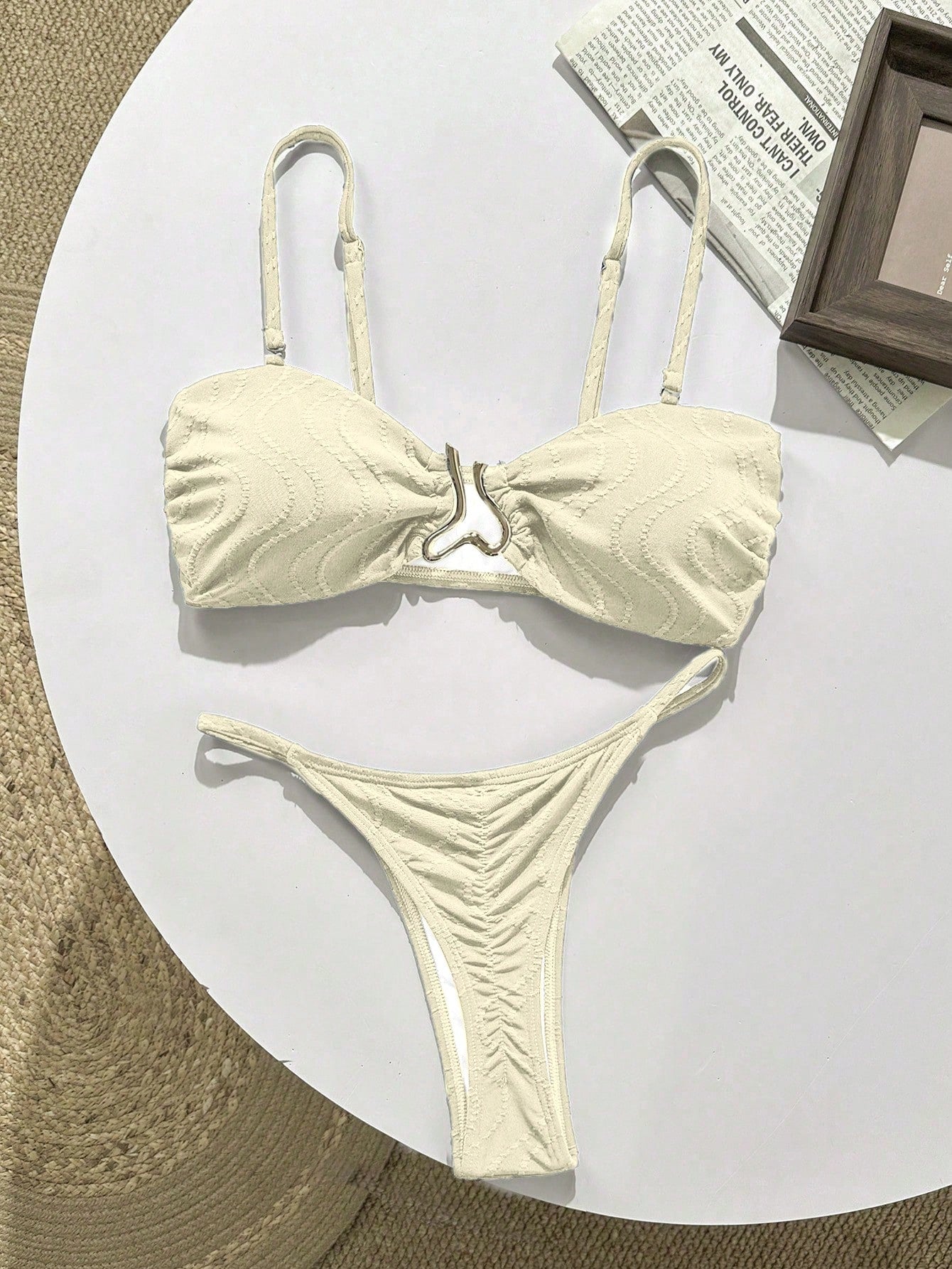 Biquíni Meia Taça Texturizado Com Detalhe Metálico