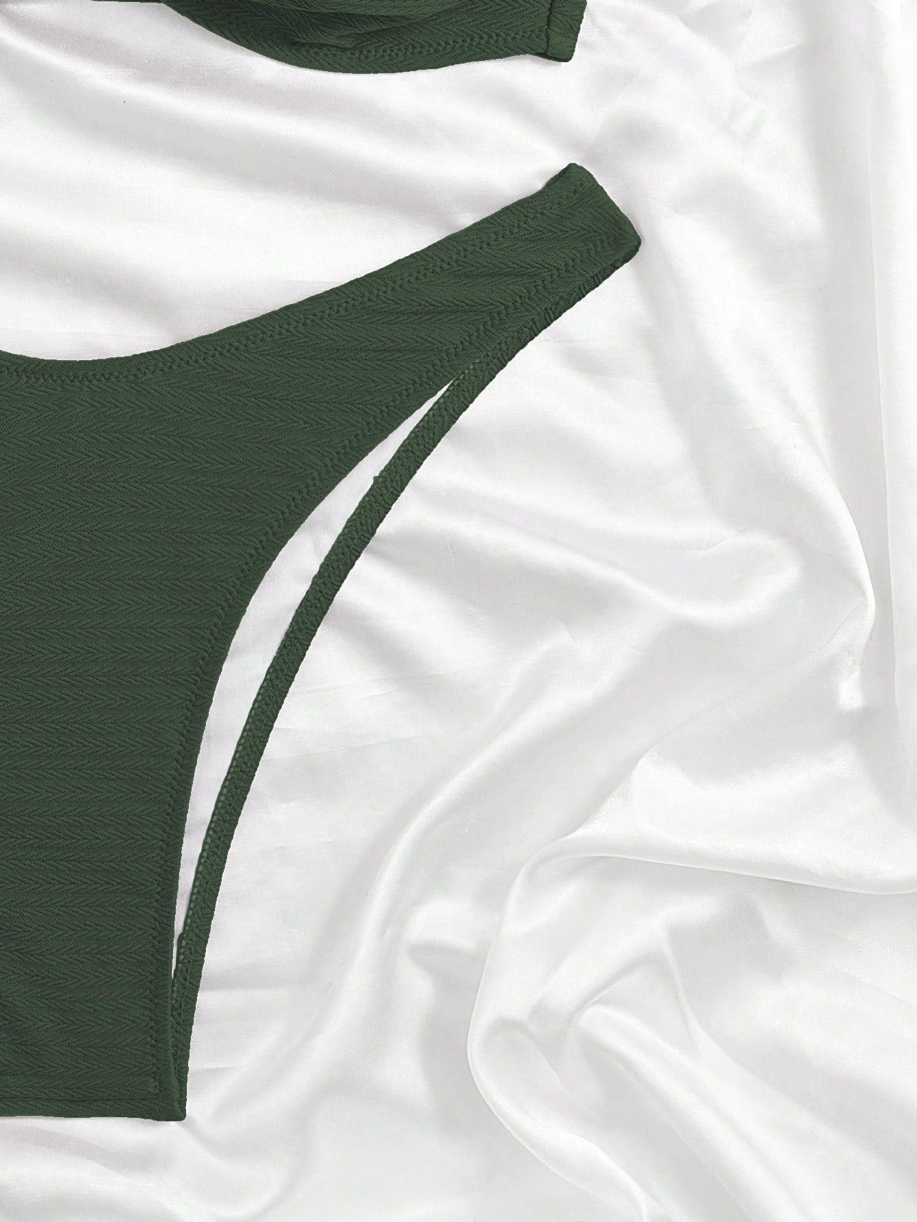 Biquíni Tomara Que Caia Texturizado Com Detalhe De Pérolas