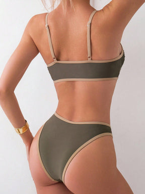 Biquíni Triângulo Com Argola Central Estilo Minimalista