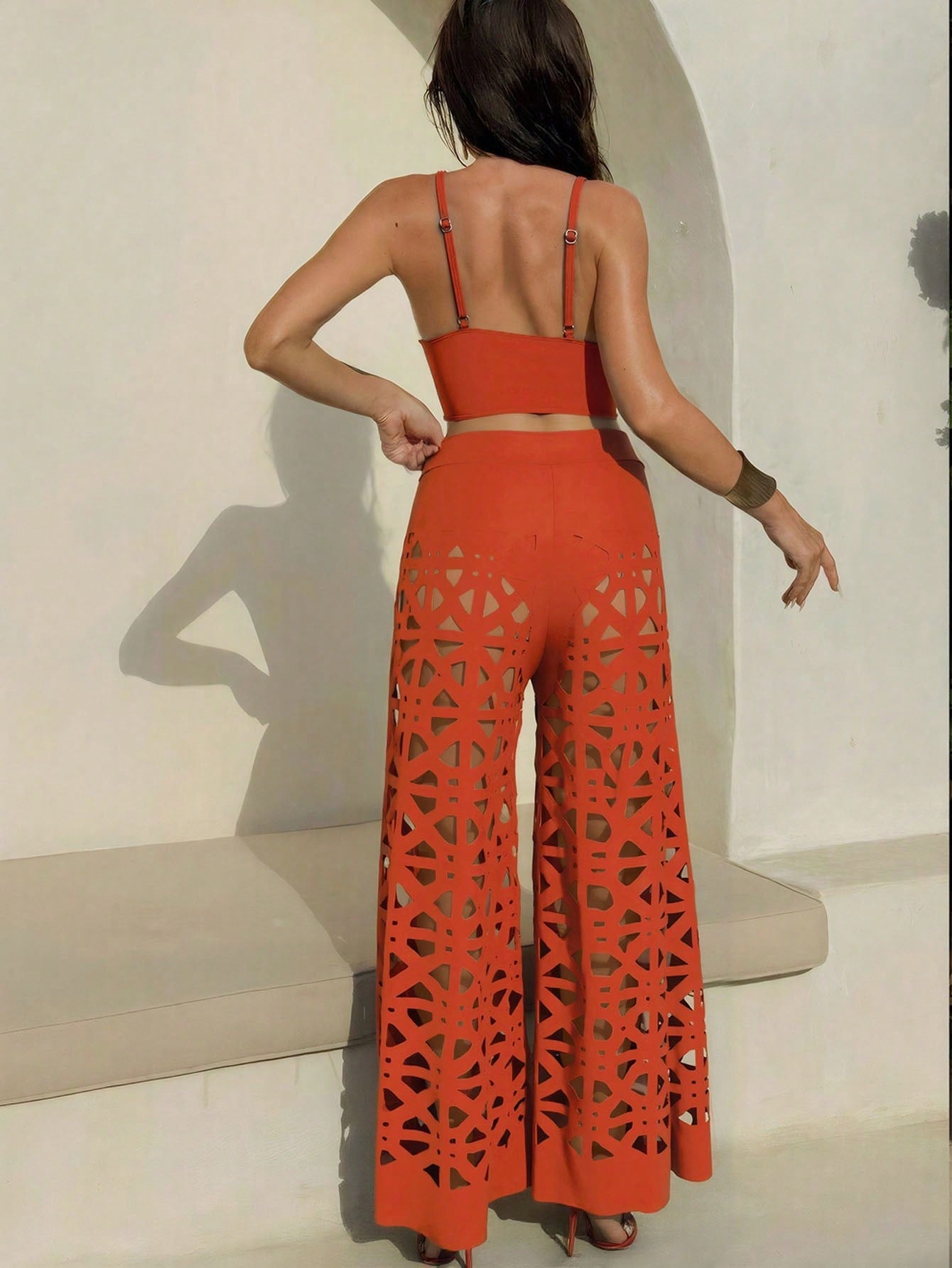 Conjunto Com Top Recortado E Calça Vazada Geométrica